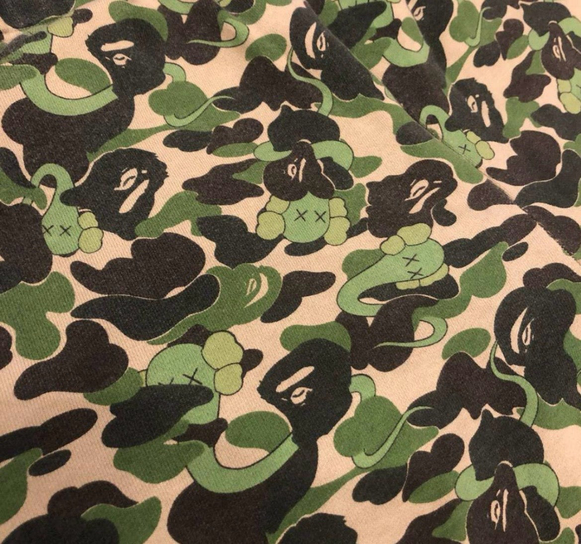 2001 Bape x kaws shorts (Large)